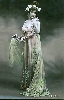 Le personnage de la reine Omphale par Nadar, en version colorisée.