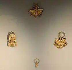 Des écussons et des boucles d'oreilles ayant appartenu à Amanishakhéto.