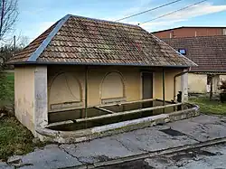Lavoir-abreuvoir rue des Tilleuls.