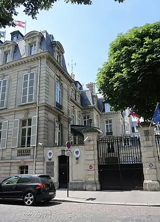 No&nbsp;6 : hôtel d'Haussonville ; actuelle ambassade d'Autriche en France.