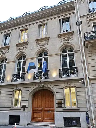 Ambassade d'Estonie, au no&nbsp;17.