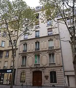 Ambassade à Paris.