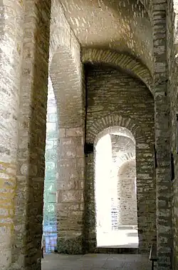 Bas-côté du prieuré d'Ambialet : demi-berceau.