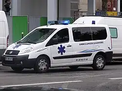 Véhicule d'intérêt général bénéficiant de facilités de passage.