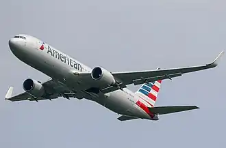N345AN, le Boeing 767 d'American Airlines impliqué, ici à l'aéroport de Manchester en juin 2016, 4 mois avant l'incident.
