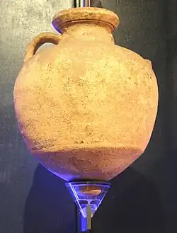 Amphore marseillaise à lèvres à facettes du Ve&nbsp;siècle&nbsp;av. J.-C.