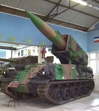 Photo de l’AMX-30 porteur des missiles Pluton.