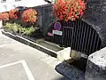 Fontaine, rue de la Fontaine.