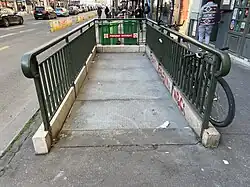 Accès condamné le long du boulevard Ornano.