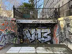 L'accès le long du boulevard Saint-Martin.