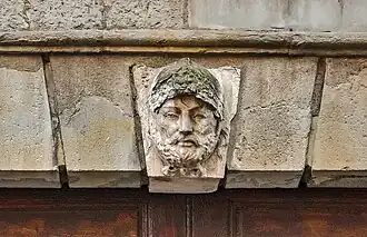Mascaron du porche