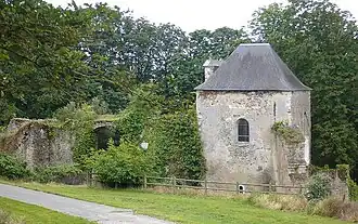 Ancien chatelet puis chapelle.