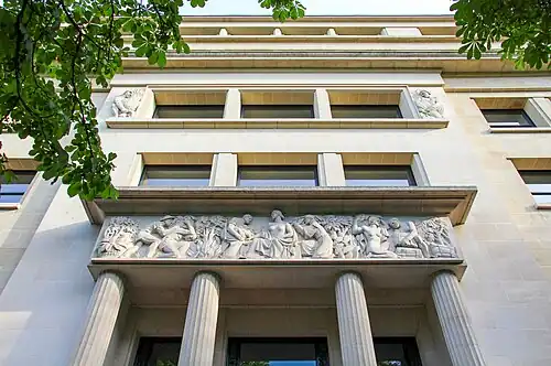 No&nbsp;53 : ancien siège de la SEITA.