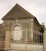 L'ancien temple (transformé en habitation).