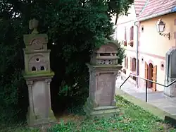 L'ancien cimetière devant l'église protestante.