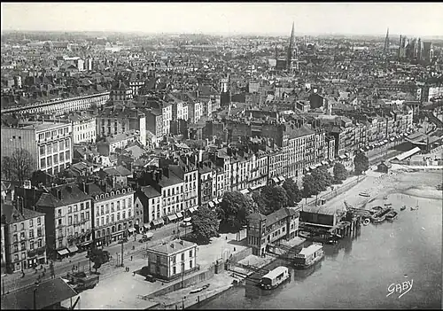 Le Bureau du Port vu du pont transbordeur de Nantes.
