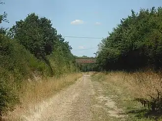 L'ancienne voie ferrée Segré-Nantes est devenue un chemin de randonnée.