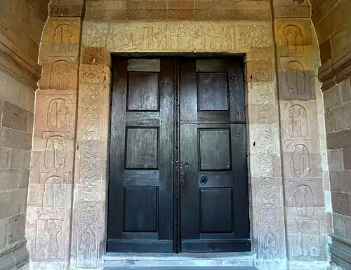 Portail roman du XIIe&nbsp;siècle.