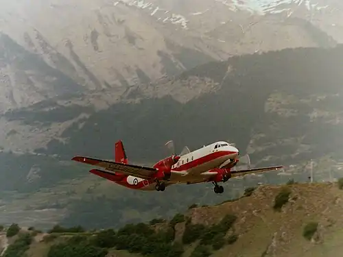 Un Hawker Siddeley Andover de la Royal Air Force décollant de Sion en 1984.