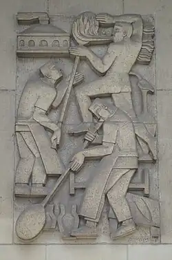 Œuvre monumentale sur la façade du palais des expositions de Charleroi (1953).