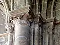 Chapiteaux du 2e&nbsp;ordre dans l'angle sud-est.