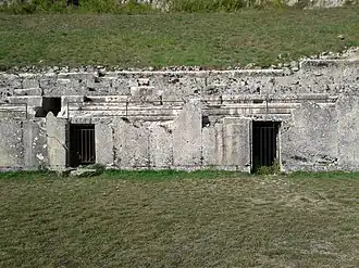 Les entrées des tunnels vues depuis l'arène.
