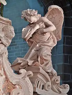 Ange gauche du maitre-autel