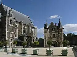 Vue intérieure de la cour seigneuriale.