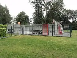 Le terrain multisports.