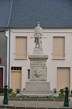 Le monument aux morts d'Angerville.