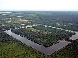 Angkor Wat, environ 1&nbsp;km2.