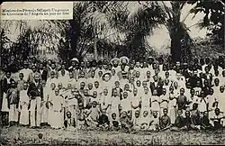 Missions des pères du Saint-Esprit - Un groupe de chrétiens de l'Angola un jour de fête.