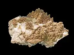 Ankérite en forme de pommes de pin avec calcite (Grandfontaine).