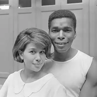 Anneke Grönloh et Donald Jones dans la revue Snip et Snap en 1965.