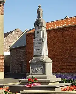 Le monument aux morts.