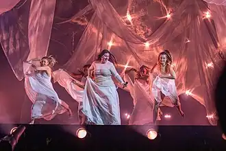 Annika Wickihalder interprétant Life Again.