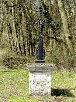 Le calvaire, rue du Val.