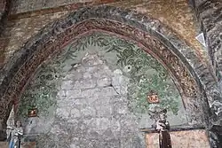 Peintures anciennes sur une des voûtes de l'église.