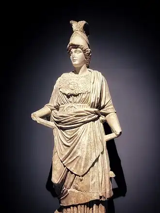 Statue d'Athéna provenant de Pergé (Asie Mineure), copie romaine d'un modèle du IIIe&nbsp;siècle&nbsp;av. J.-C. Musée d'Antalya.