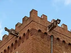 Gargouilles et faux mâchicoulis