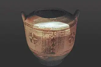 Pyxide de style eubéen, protogéométrique tardif (fin du Xe&nbsp;siècle&nbsp;av. J.-C.). Musée d'Art cycladique.