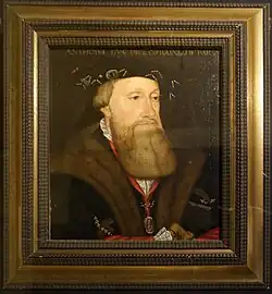 Portrait d'un homme barbu.