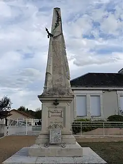 Le monument aux morts.