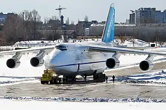 Antonov An-124.