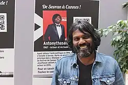 Description de l'image Antonythasan Jesuthasan. Exposition "QRpedia Sevran, mémoire digitale urbaine" du 17 au 22 septembre 2018 au Centre commercial BeauSevran 2.jpg.