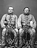 Antti Rannanjärvi&nbsp;(fi) et Antti Isotalo&nbsp;(fi), agriculteurs et criminels finlandais, lors de leur condamnation au pénitencier en 1869.