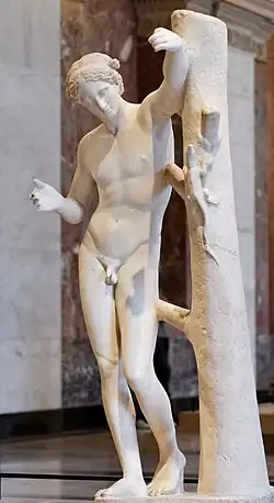 Apollon Sauroctone. Marbre de Paros, Ier&nbsp;siècle EC, d'après un original de Praxitèle, v. 350. H. 1,49 m, sans la plinthe. Louvre