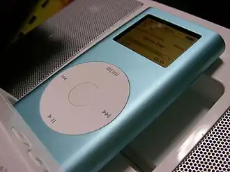 Lecteur mp3 en aluminium bleu.