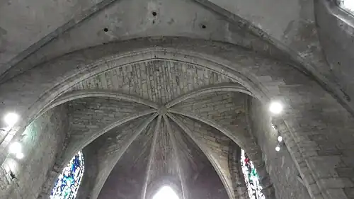 Arc triomphal limitant le chœur