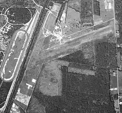 Aérodrome d'Arcachon le 12 mai 1979 avec une piste en herbe